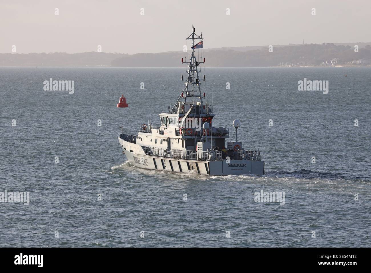 L'Agenzia di frontiera del Regno Unito taglia HMC SEEKER nel Solent. La nave di pattuglia da 42 metri è la nave principale della flotta di HM Revenue e Dogane Foto Stock