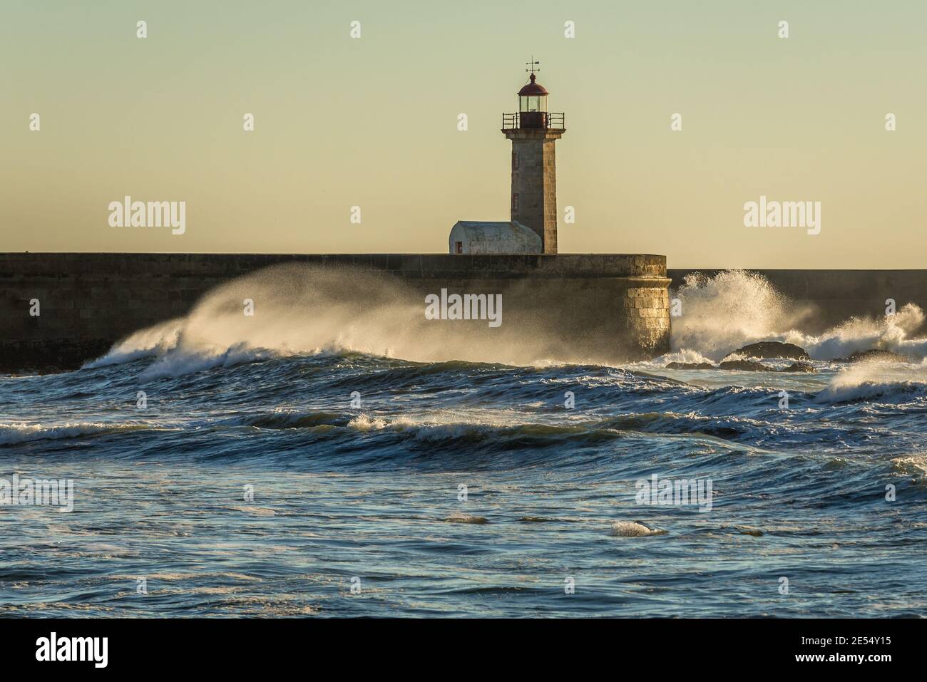 Faro di Felgueiras in Foz do Douro distretto della città di Porto, la seconda più grande città in Portogallo Foto Stock