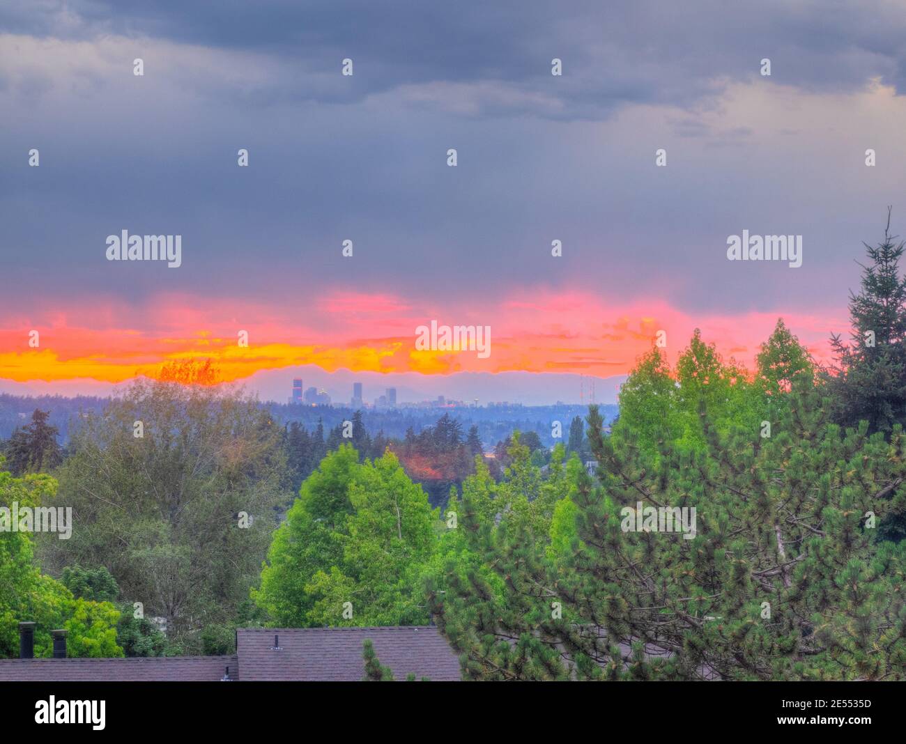 Vista dello skyline del tramonto di Seattle in una giornata di sole. Foto Stock