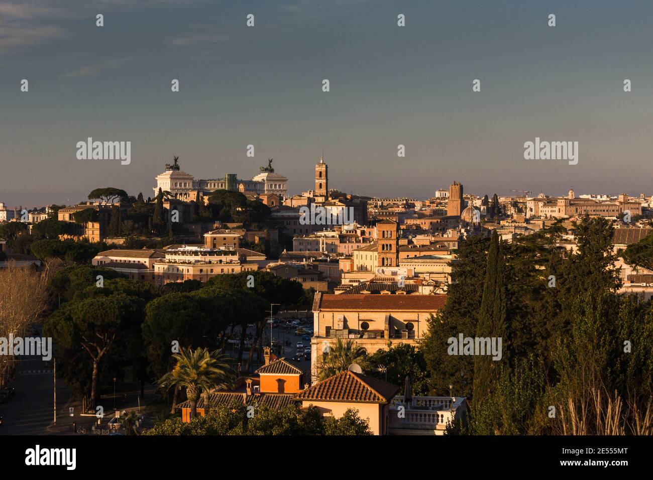 Die Hauptstadt Italiens, ist eine kosmopolitische Großstadt, die fast 3.000 Jahre Kunstgeschichte, Architektur und Kultur vorweisen kann. Foto Stock