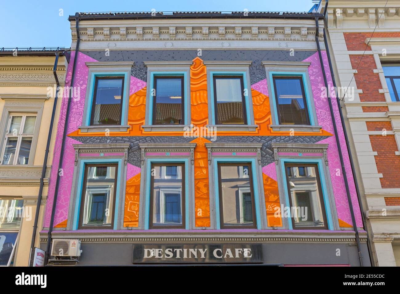 Oslo, Norvegia - 29 ottobre 2016: Facciata colorata al Destiny Cafe Building di Oslo, Norvegia. Foto Stock