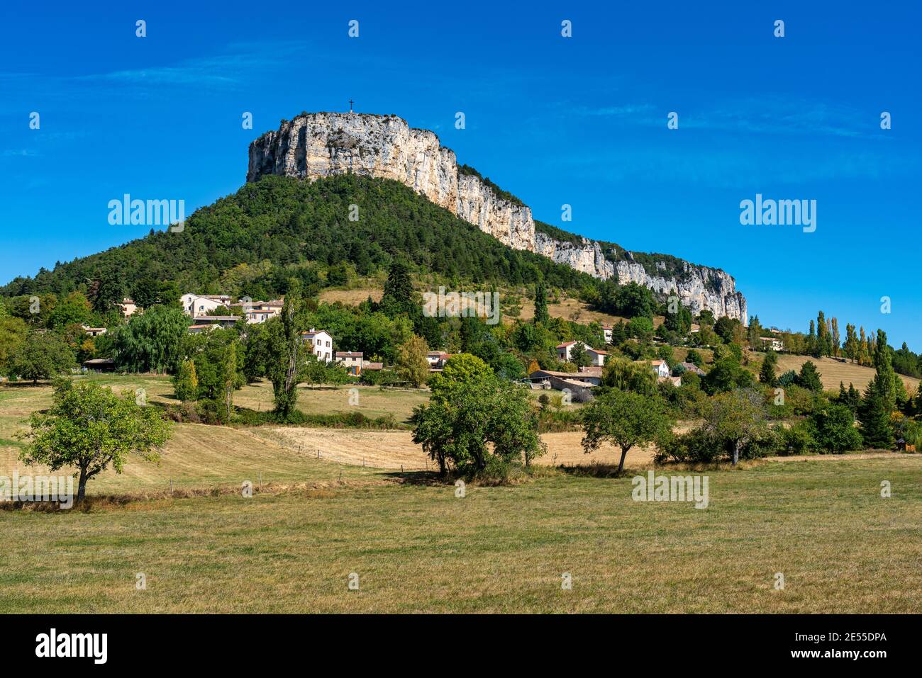 Plain de Baix con roccia di Vellan, plateau du Vellan in Vercors, Alpi francesi, Francia Foto Stock