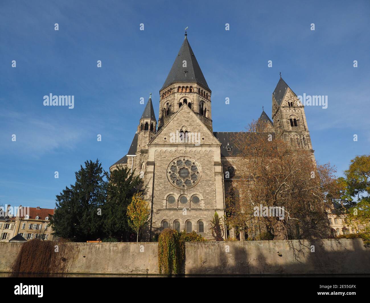 Austera facciata del tempio protestante a Metz, alla scoperta della vecchia architettura Foto Stock