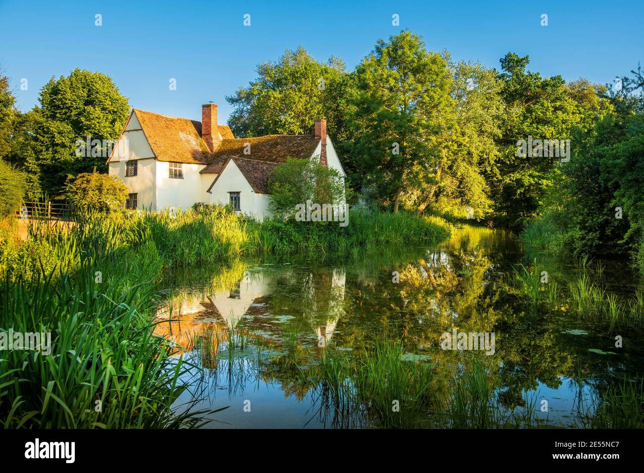 Willy Lott's Cottage a Flatford è stato presentato nel Hay Wain che è un dipinto di John Constable. Foto Stock