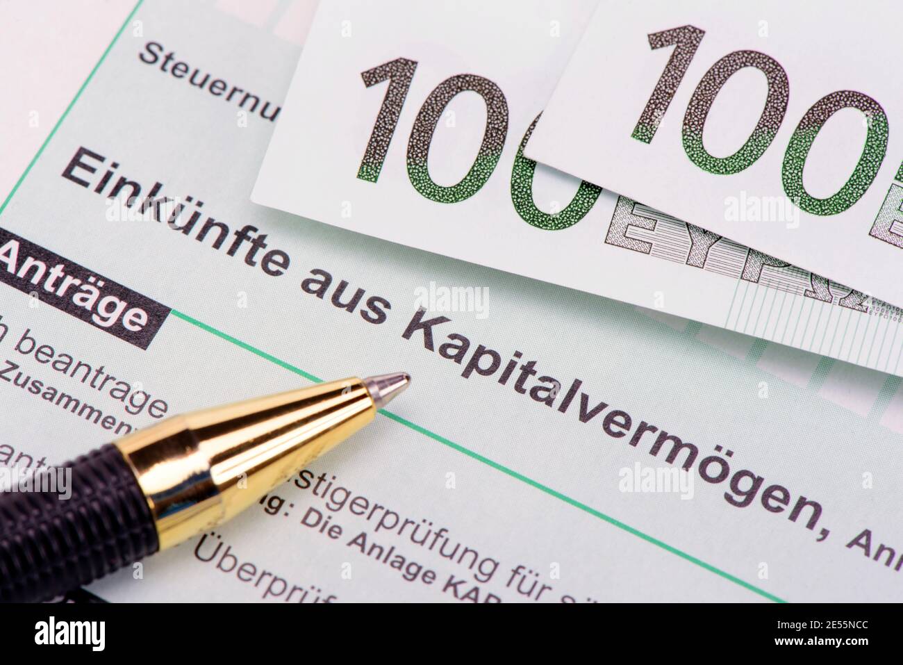 Formulare für Kapitalsteuer beim Finanzamt Foto Stock