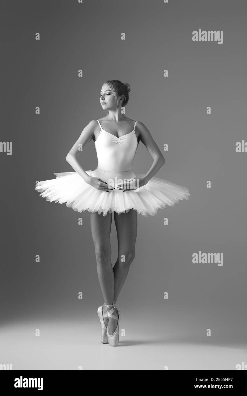 Ballerina in tutu e scarpe punta. Foto in bianco e nero Foto stock - Alamy
