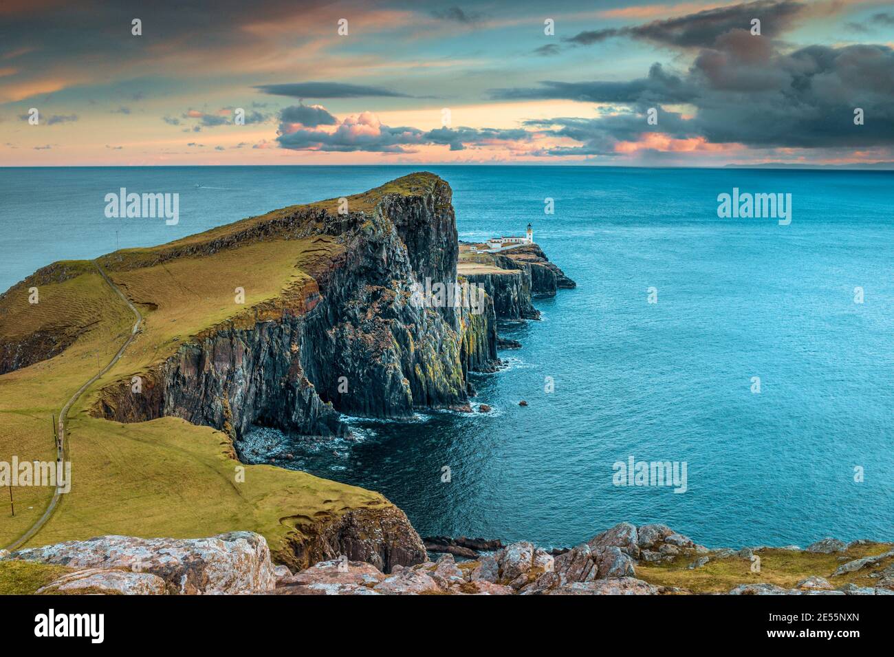 Neist Point è un punto panoramico spettacolare sul punto più occidentale di Skye. Foto Stock