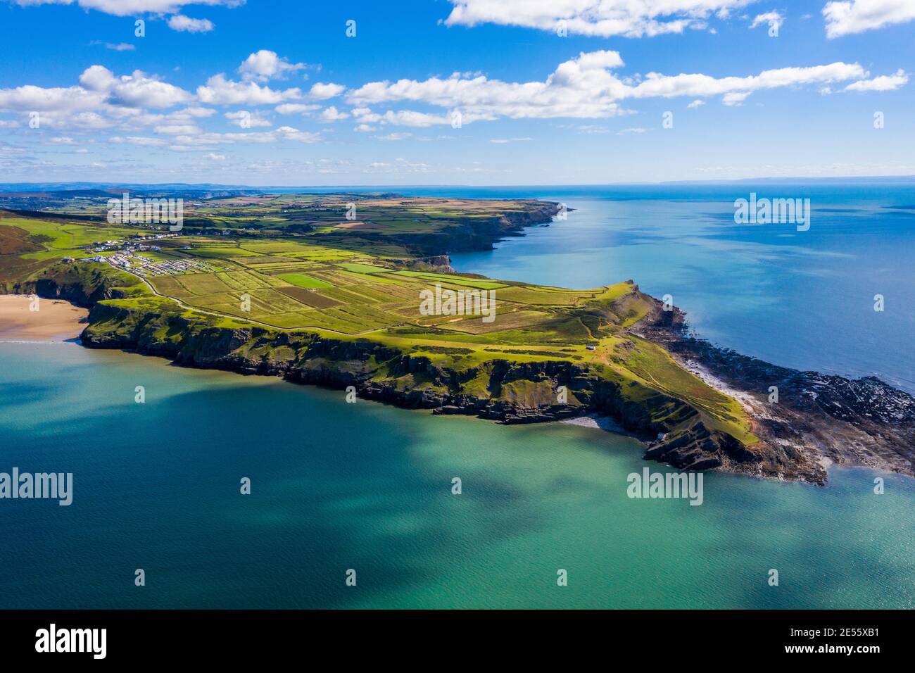 Vista aerea della penisola panoramica della baia di Rhossili a Gower in Galles. Foto Stock