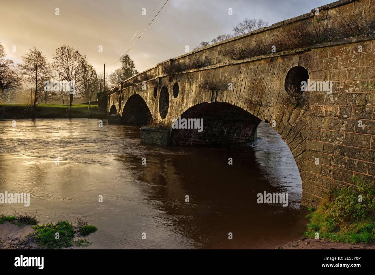 Ponte Pant-y-goitre sul fiume Usk a Llanvihangel Gobion vicino Abergavenny. Foto Stock