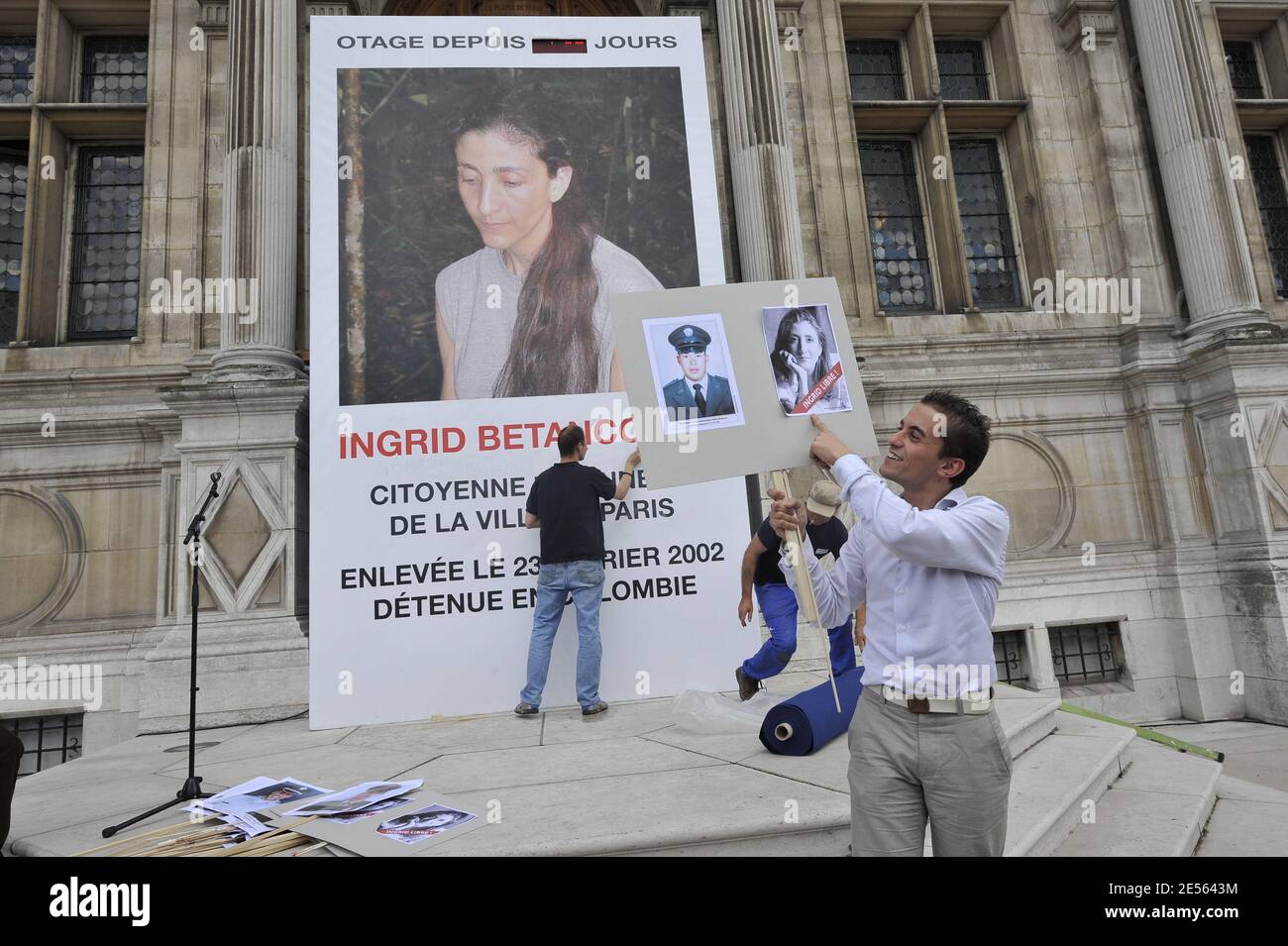 Herve Marro visto prima di un incontro per celebrare la liberazione di ostaggio colombiano-francese Ingrid Betancourt a Parigi Cityhall, Francia il 3 luglio 2008. Foto di Abd Rabbo-Mousse/ABACAPRESS.COM Foto Stock