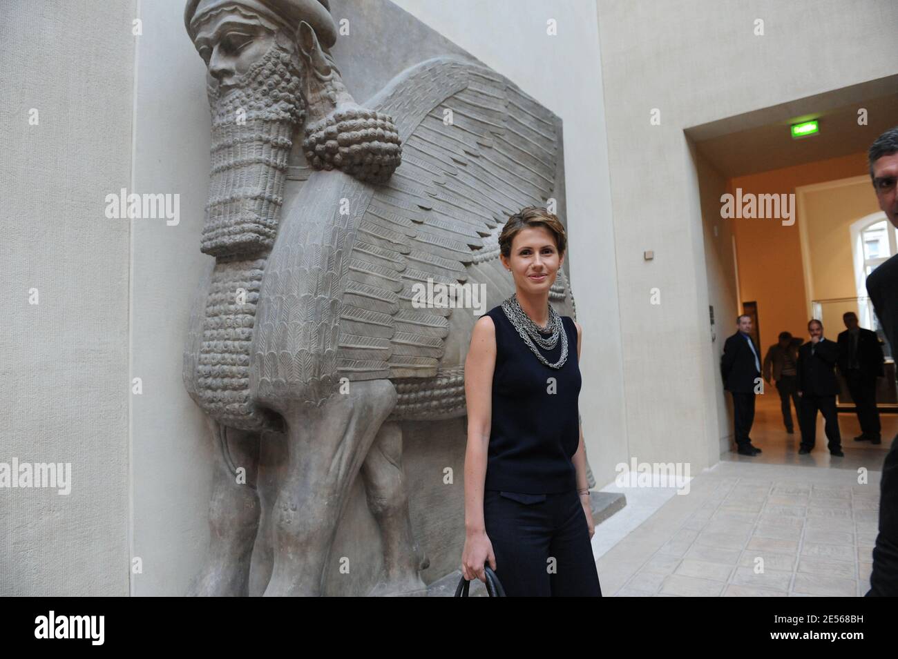 La prima Signora siriana Asma al Assad visita il museo del Louvre a Parigi, in Francia, il 13 luglio 2008. Foto di Ammar Abd Rabbo/ABACAPRESS.COM Foto Stock