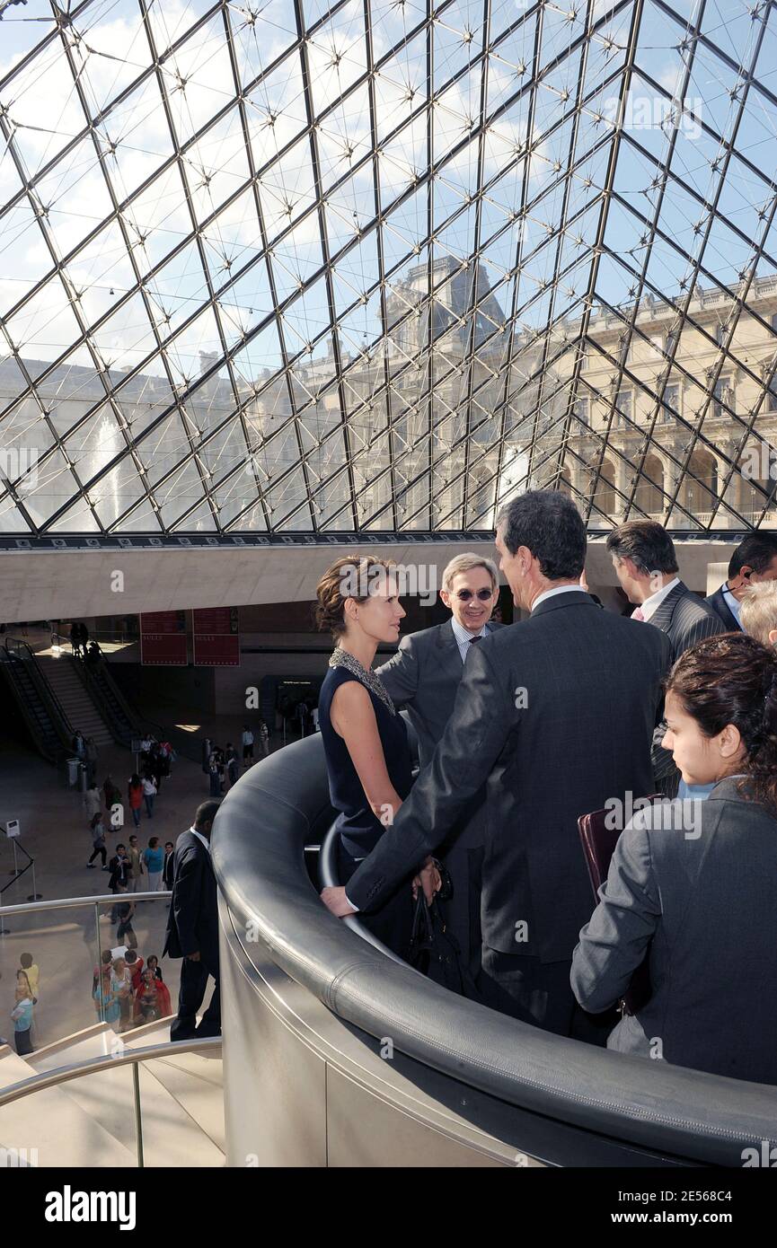 Prima Signora siriana Asma al Assad dopo la sua visita al museo del Louvre di Parigi, Francia, il 13 luglio 2008. Foto di Ammar Abd Rabbo/ABACAPRESS.COM Foto Stock