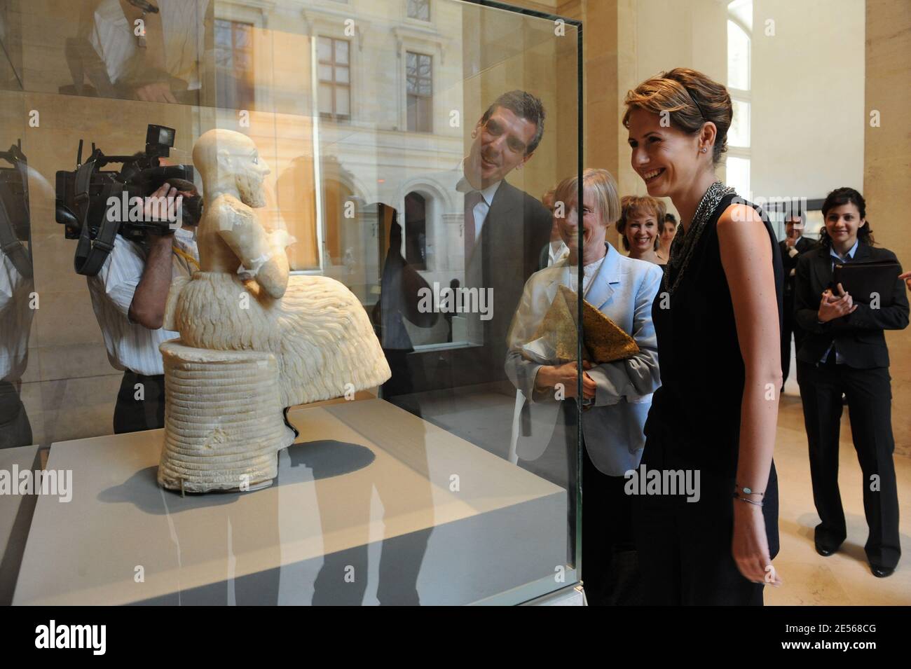 La prima Signora siriana Asma al Assad visita il museo del Louvre a Parigi, in Francia, il 13 luglio 2008. Foto di Ammar Abd Rabbo/ABACAPRESS.COM Foto Stock