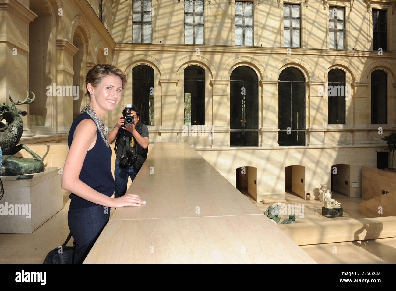 La prima Signora siriana Asma al Assad visita il museo del Louvre a Parigi, in Francia, il 13 luglio 2008. Foto di Ammar Abd Rabbo/ABACAPRESS.COM Foto Stock