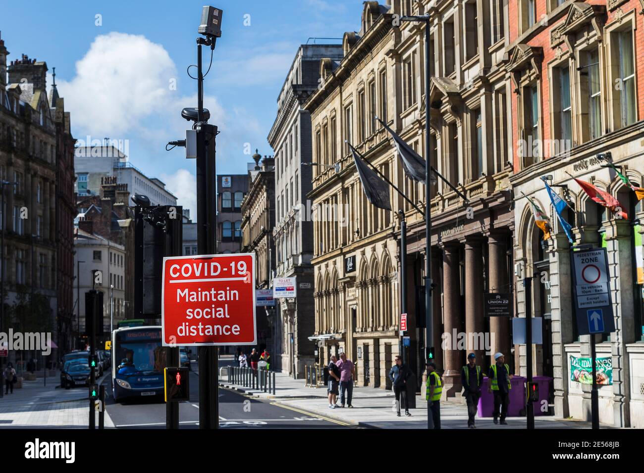 Segno di distanza sociale visto a Liverpool durante la pandemia di Covid19. Foto Stock