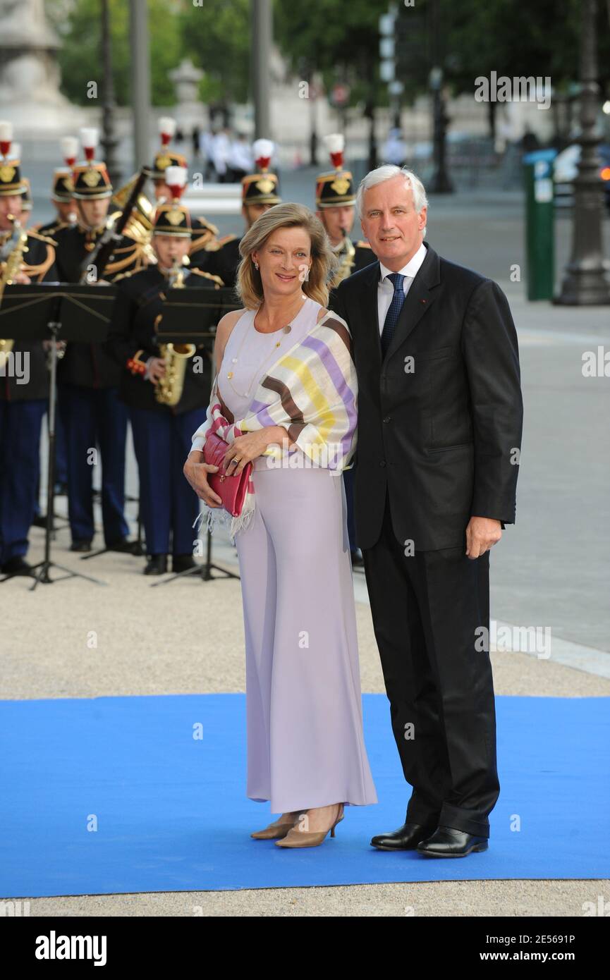 Il ministro francese dell'Agricoltura Michel Barnier e la moglie arrivano per una cena ospitata dai capi della delegazione, dai loro coniugi e dai ministri al Petit Palais, dopo aver partecipato al vertice di Parigi per la fondazione del Mediterraneo a Parigi, in Francia, il 13 luglio 2008. Foto di Abd Rabbo-Mousse/ABACAPRESS.COM Foto Stock