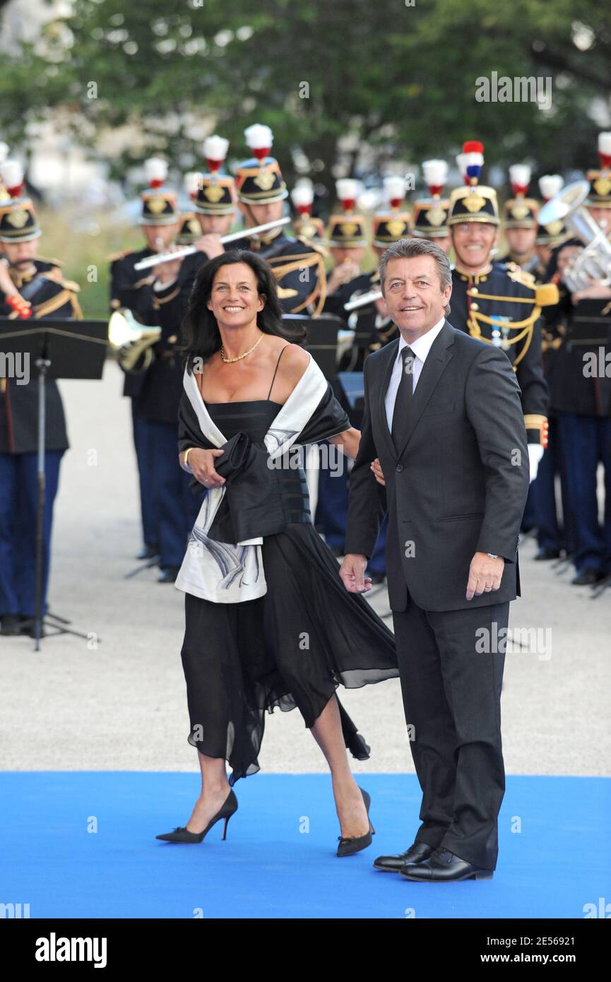 Il Ministro francese della Francofonia Alain Joyandet e la moglie arrivano per una cena ospitata dai Capi di Delegazione, dai loro coniugi e dai Ministri al Petit Palais, dopo aver partecipato al vertice di Parigi dell'Unione per la fondazione del Mediterraneo a Parigi, in Francia, il 13 luglio 2008. Foto di Abd Rabbo-Mousse/ABACAPRESS.COM Foto Stock