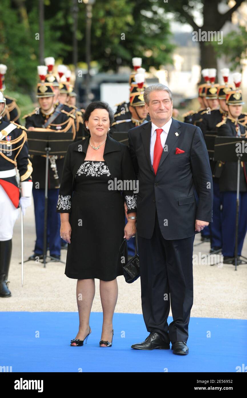 Il primo ministro albanese sali Berisha e la moglie arrivano per una cena ospitata dai capi delegazione, dai loro coniugi e dai ministri al Petit Palais, dopo aver partecipato al vertice di Parigi per la fondazione del Mediterraneo a Parigi, in Francia, il 13 luglio 2008. Foto di Abd Rabbo-Mousse/ABACAPRESS.COM Foto Stock