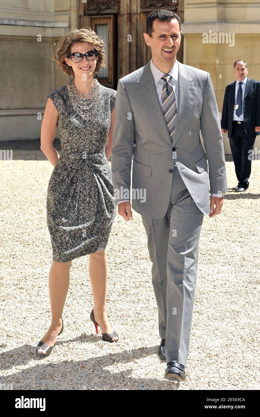 Il presidente siriano Bashar al Assad e sua moglie Asma al Assad arrivano al pranzo ufficiale tenuto all'Hotel Marigny a Parigi, in Francia, il 14 luglio 2008. Nicolas Sarkozy presiede per la prima volta le feste nazionali della Bastiglia. Foto di Mousse/ABACAPRESS.COM Foto Stock