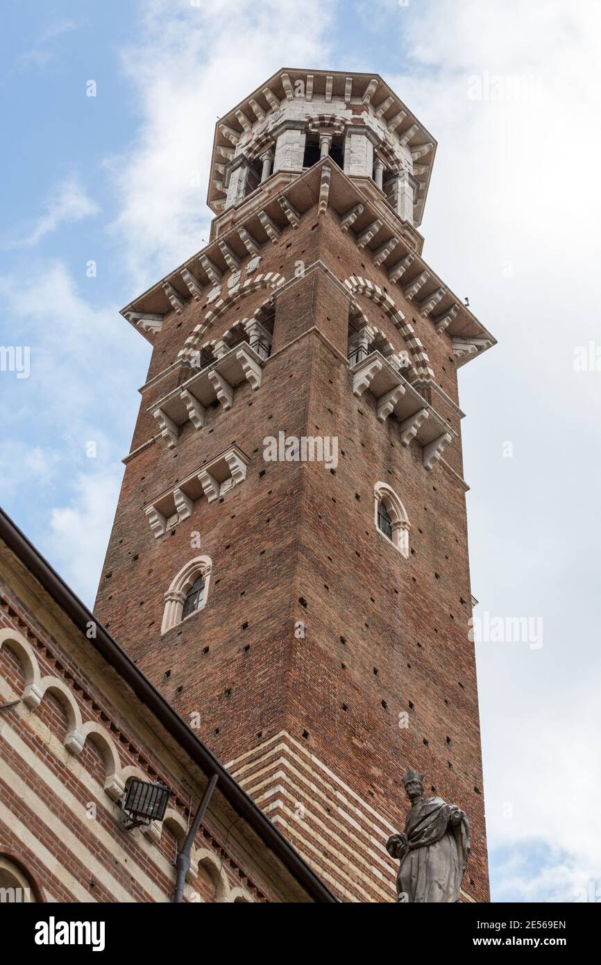 Torre Lamberti e Palazzo della ragione a Verona. Italia Foto Stock