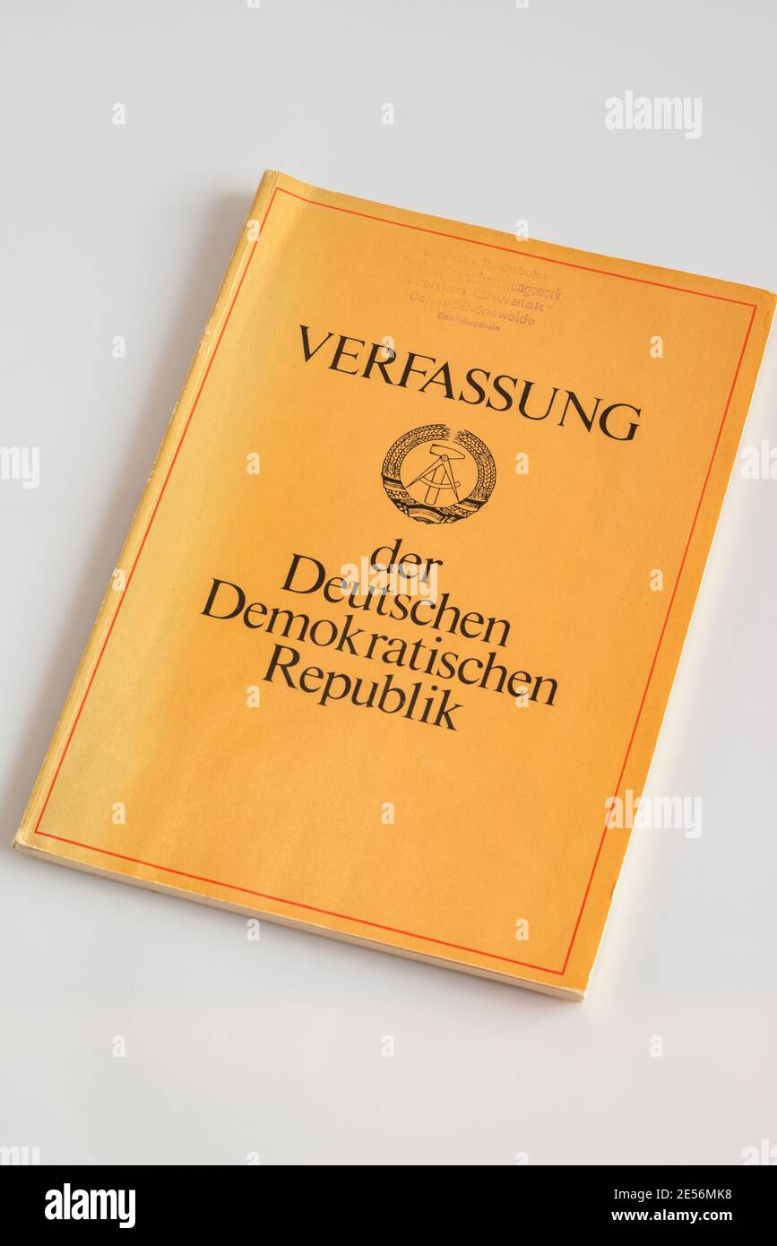 Copia della Costituzione dell'ex Repubblica democratica tedesca (RDT) - Verfassung der ehemaligen Deutschen Demokratischen Republik (DDR), 1975 Foto Stock