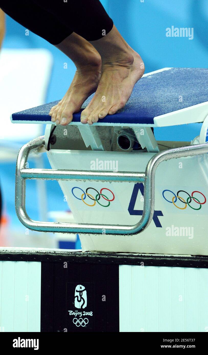 Il piede di Michael Phelps all'inizio della 4x100 Medley Relay maschile alla XXIX Giornata dei Giochi Olimpici di Pechino 9 al National Aquatic Center di Pechino, Cina, il 17 agosto 2008. Foto di Gouhier-Hahn-Nebinger/Cameleon/ABACAPRESS.COM Foto Stock