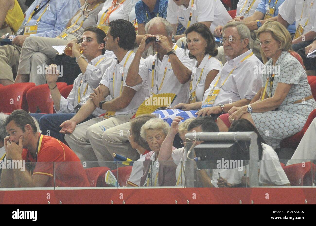 (L-R) il principe Filippo di Grecia, il principe Carlo Filippo di Svezia, il re Carl XVI Gustaf e la moglie Regina Silvia, ex regina Anna-Maria di Grecia con suo marito ex-re Costantino di Grecia, il principe ereditario danese Frederik, la regina Sofia di Spagna, l'Inaki Urdangarin di Spagna, La principessa Cristina di Spagna e la regina Sofia si sono svolte il 2008° giorno dei Giochi Olimpici di Pechino 11 allo Stadio Nazionale 'Bird's Nest' di Beinjing, in Cina, il 19 agosto 2008. Foto di Gouhier-Hahn-Nebinger/Cameleon/ABACAPRESS.COM Foto Stock