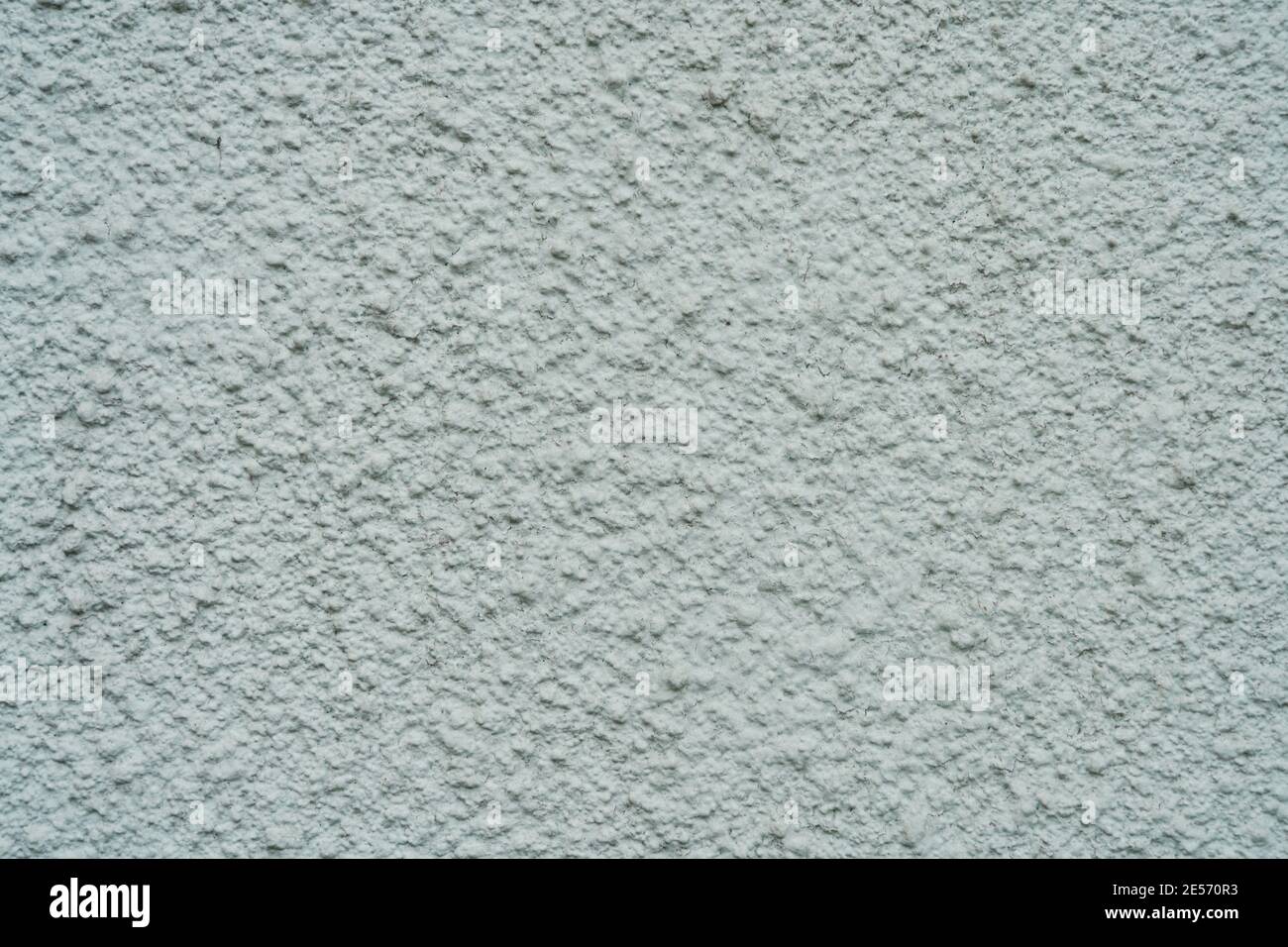 Parete intonacata chiara con difetti di tessitura primo piano Foto Stock