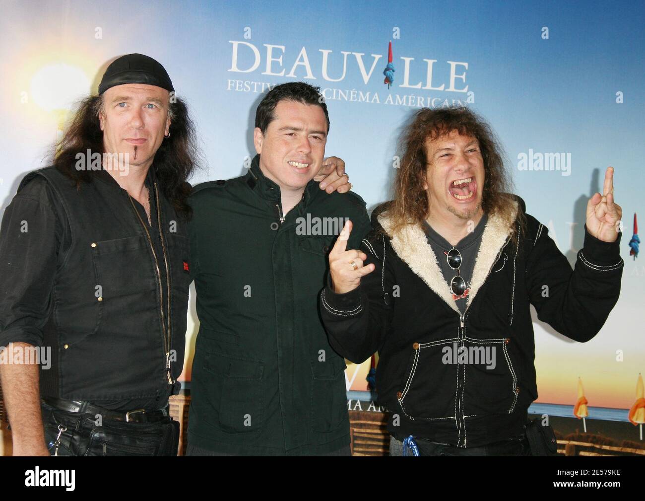 Il cantante STATUNITENSE Steve 'Lips' Kudlow, il regista britannico Sacha Gervasi e il cantante statunitense Robb Reiner posano durante la fotocellula per 'Anvil! The Story of Anvil' come parte del 34° Festival cinematografico americano a Deauville, in Normandia, in Francia, il 06 settembre 2008. Foto di Denis Guignebourg/ABACAPRESS.COM Foto Stock