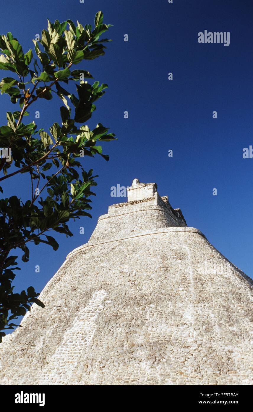 Uxmal, la Pyramida del Adivino, la leggenda ha che è stato costruito da un mago nano governante in una notte, Foto Stock