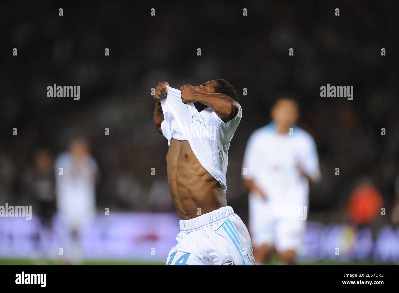 Il Bakari Kone di Marsiglia celebra il suo obiettivo durante la prima lega di calcio francese, FC Girondins Bordeaux vs Olympique Marseille allo stadio Chaban-Delmas di Bordeaux, Francia, il 13 settembre 2008. La partita si è conclusa con un sorteggio di 1-1. Foto di Steeve McMay/Cameleon/ABACAPRESS.COM Foto Stock