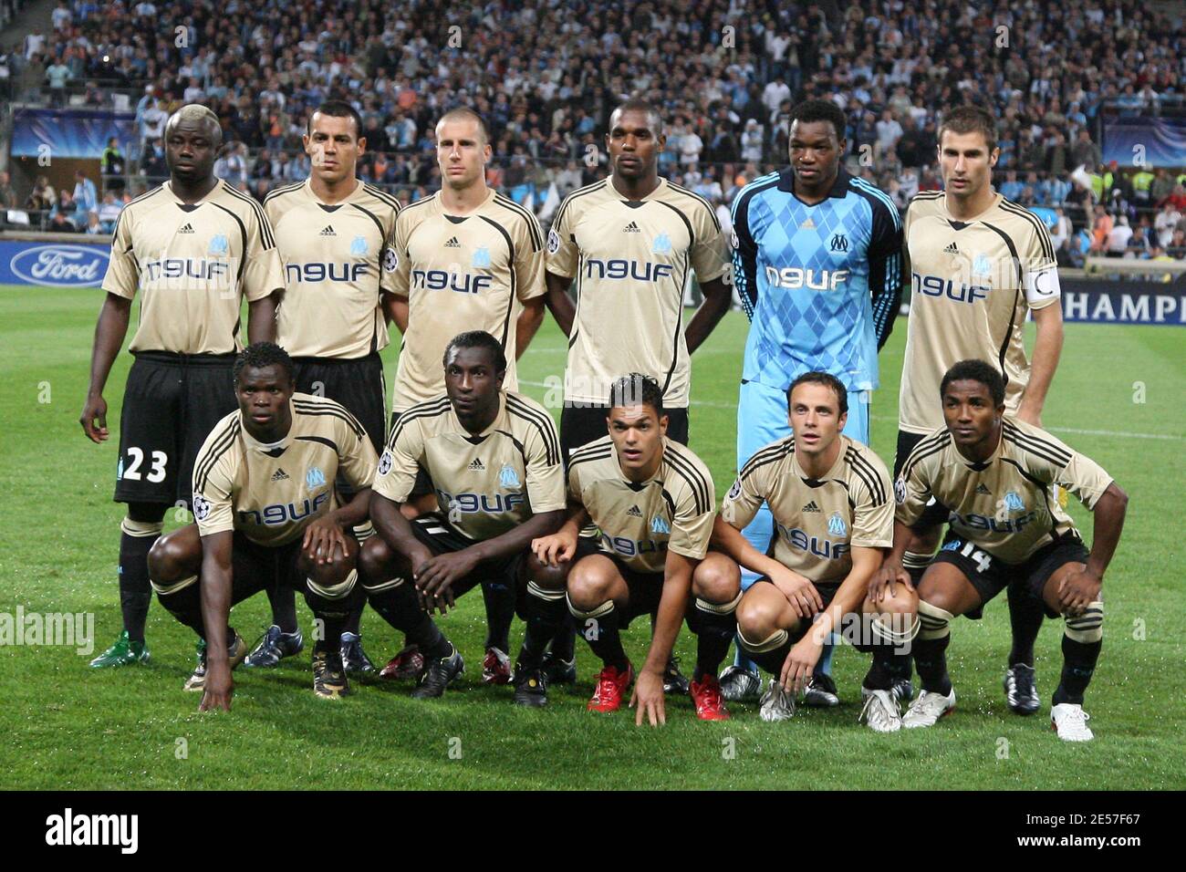La squadra di Marsiglia durante la partita di calcio della UEFA Champions  League, Olympique de Marseille vs Liverpool allo Stade Velodrome di  Marsiglia, Francia, il 16 settembre 2008. Liverpool FC ha vinto