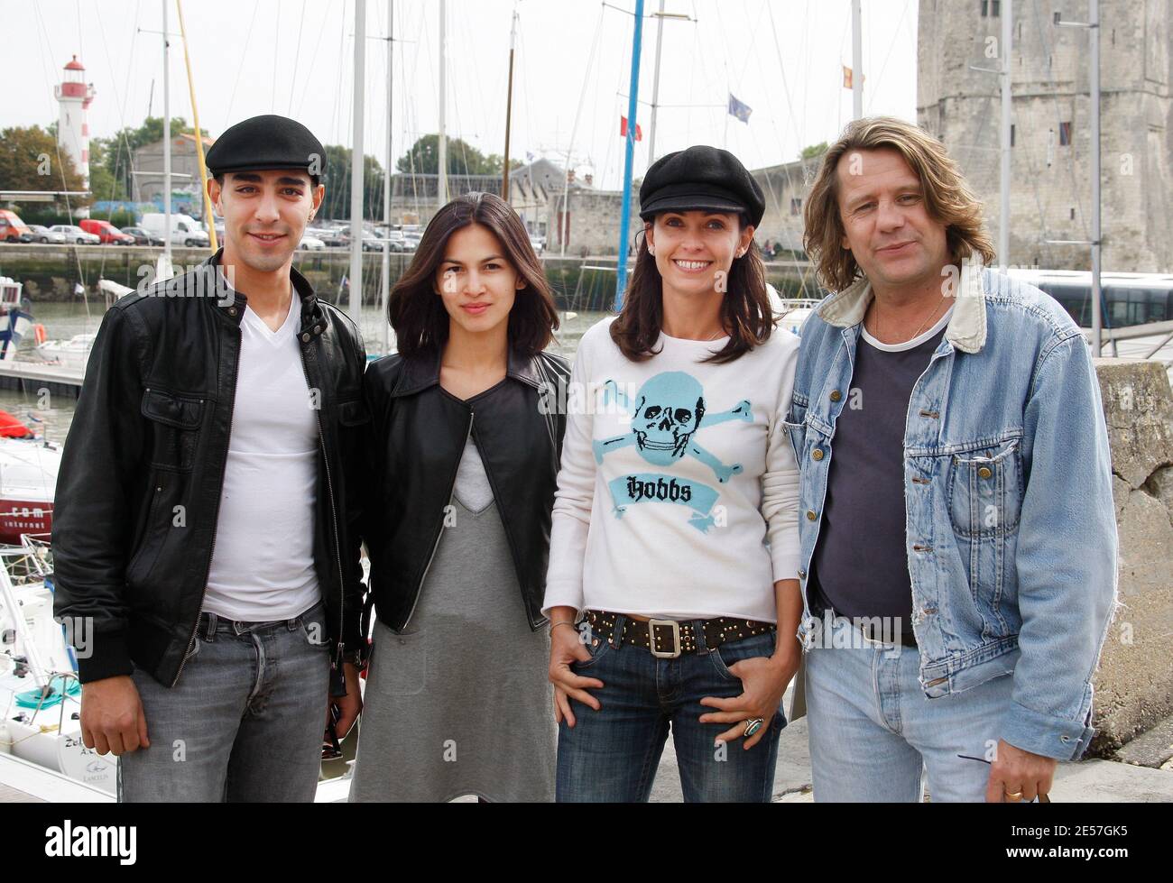 Adeline Blondieau, Elodie Yung, Mhamed Arezki e Luc Thuillier posano durante il 10° Festival della finzione televisiva di la Rochelle, a la Rochelle, Francia, il 18 settembre 2008. Foto di Patrick Bernard/ABACAPRESS.COM Foto Stock