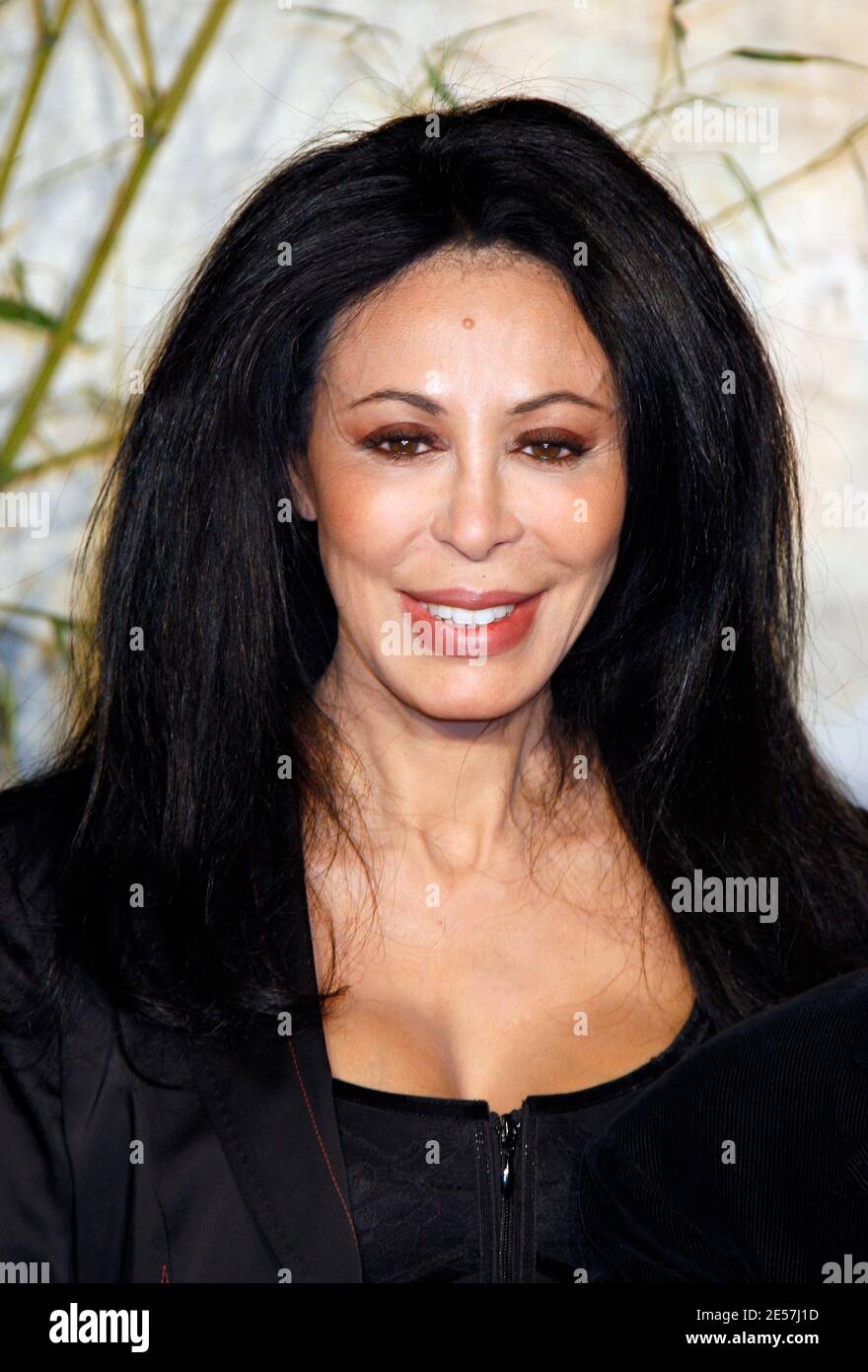La regista Yamina Benguigui si pone durante il 10° Festival della finzione televisiva di la Rochelle, a la Rochelle, in Francia, il 21 settembre 2008. Foto di Patrick Bernard/ABACAPRESS.COM Foto Stock