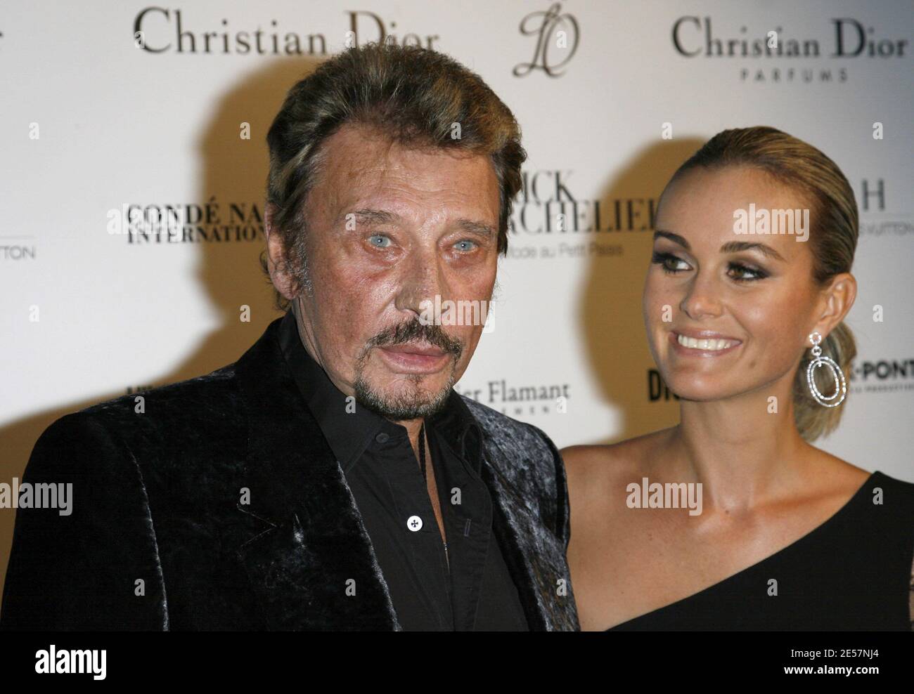 Il cantante francese Johnny Hallyday e la moglie Laeticia arrivano alla festa di apertura della mostra del fotografo di fama Patrick Demarchelier che si tiene al Petit Palais di Parigi, in Francia, il 29 settembre 2008. Foto di Marco Vitchi/ABACAPRESS.COM Foto Stock