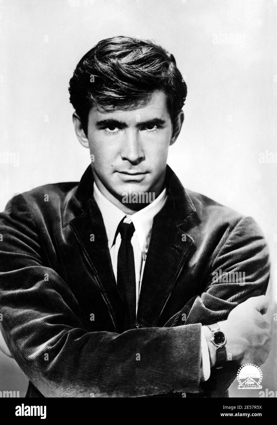 1962 c., USA : l'attore cinematografico ANTHONY PERKINS ( 1932 - 1992 ) - CINEMA - autore - ritratto - cravatta - cravatta - colletto - colletto - giacca di fuga - velluto - velluto --- Archivio GBB Foto Stock