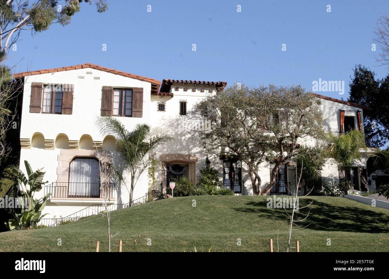 Esclusiva!! Ojani Noa's LA residenza in CA. La casa di stile di spannish distesa sembra ottenere un elevatore di faccia, forse Noa sta contando sui fondi dalla vendita del suo libro di tell-all per rinnovare. La ex moglie Jennifer Lopez ha finora fermato la pubblicazione e le coppie sono impostate per apparire in tribunale alla fine di questo mese. 1/19/07 [[rac]] Foto Stock