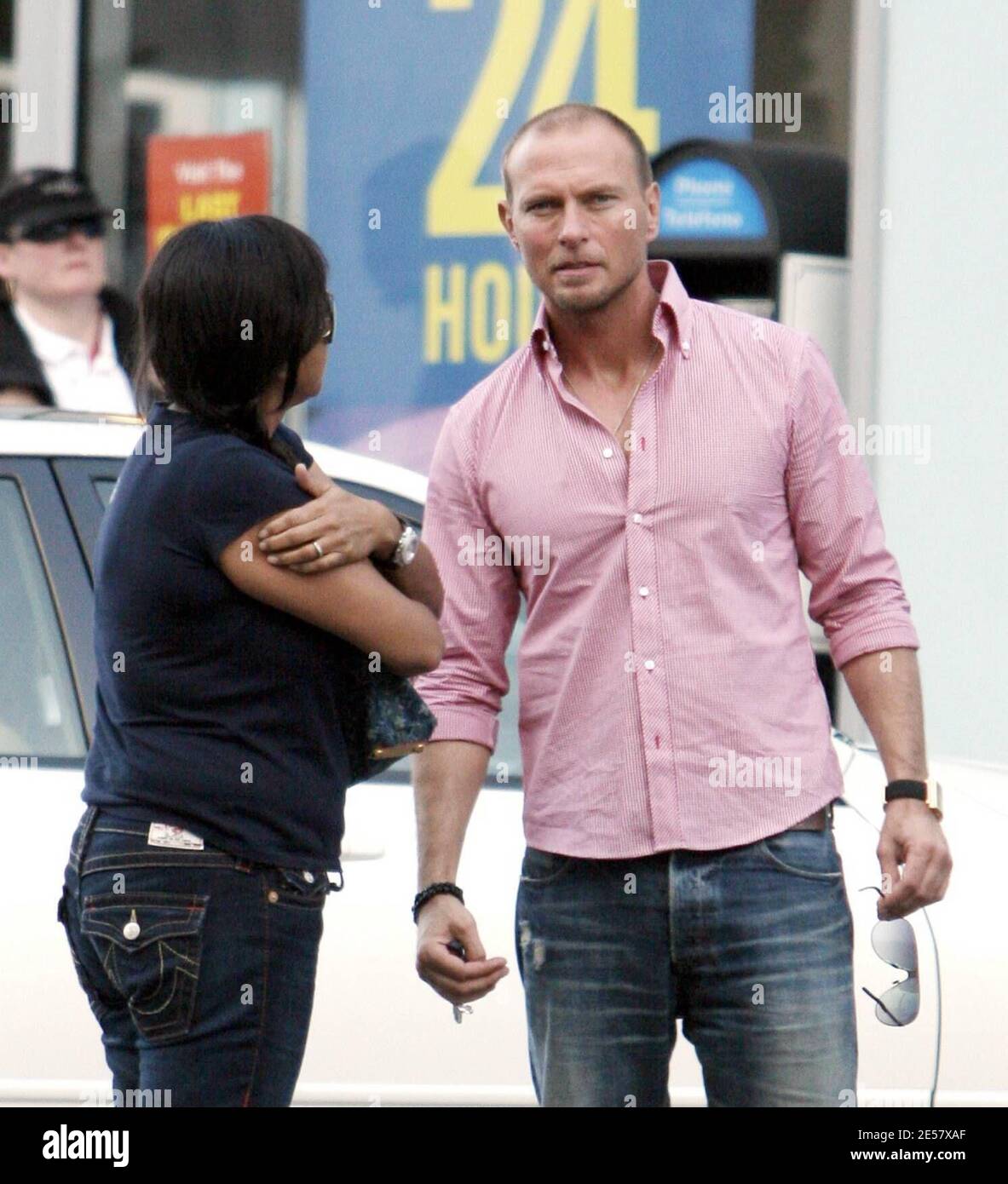 Esclusiva!! Goss va Zombie! Una volta teeny bopper idol girò attore, Luke Goss, qui a Los Angeles, CA. È in aumento a Hollywood con quattro film attualmente in post-produzione tra cui 'The Dead Undead'. La trama dell'horror Flick si basa su Good Vampires in lotta contro Zombie Vampires. Goss ha il ruolo principale. 2/21/07 [[rac]] Foto Stock