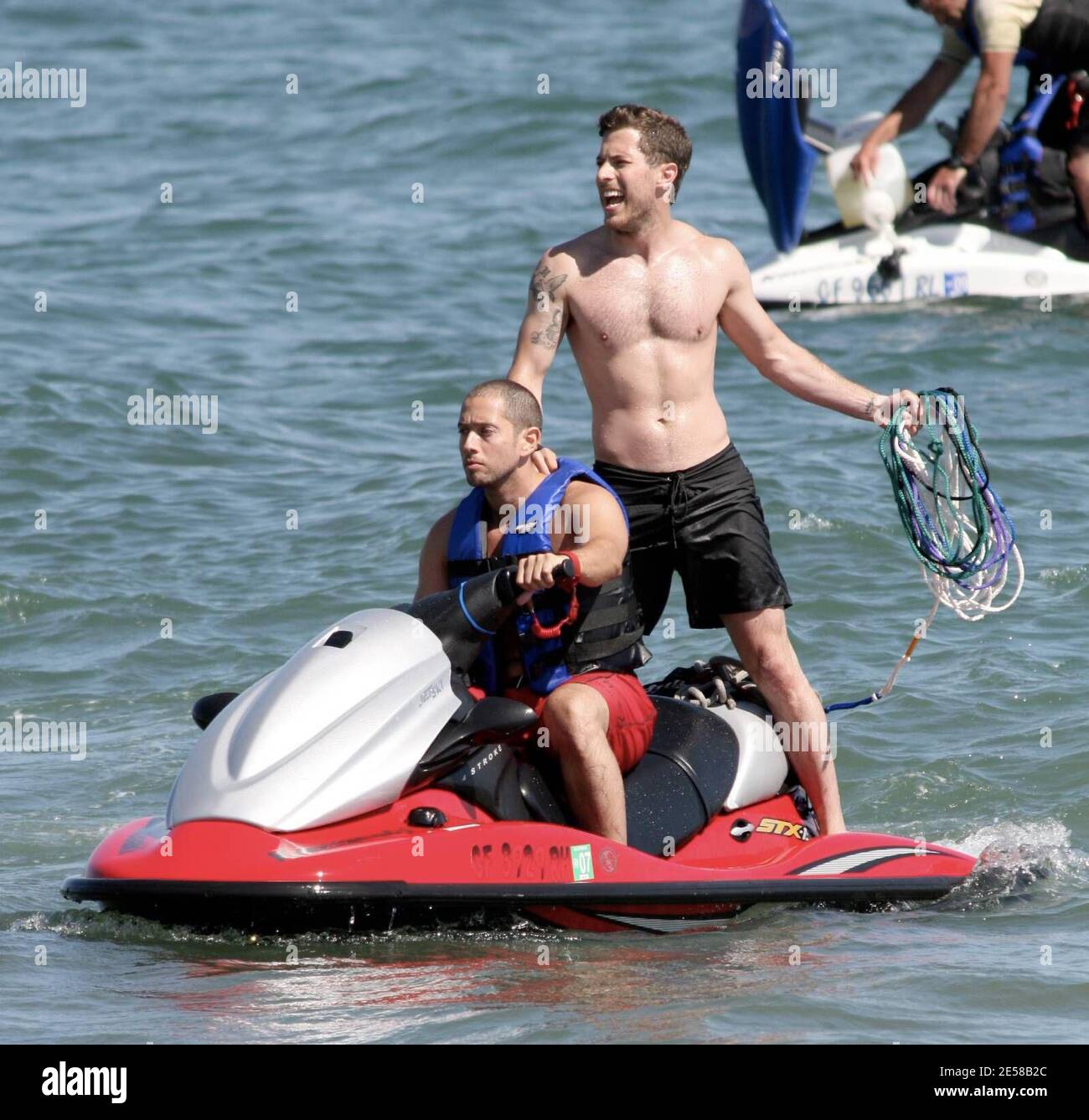 Harry Morton mostra le sue abilità con una moto d'acqua. Malibu, California 7/1/07. [[rac]] Foto Stock