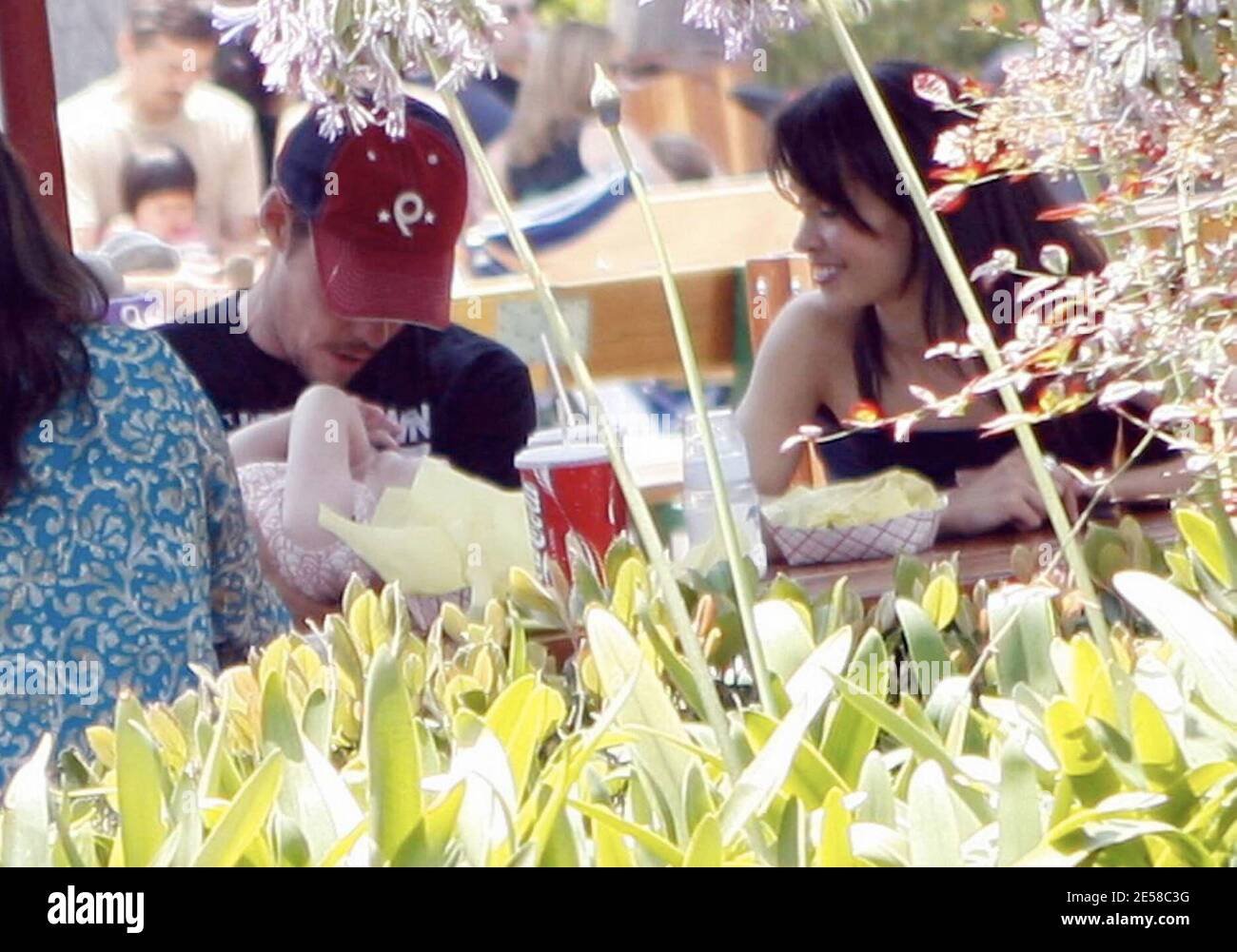 Esclusiva!! Kevin Dillon, attore di Entourage, si dedica a una giornata di famiglia con sua moglie, modella-attrice Jane Stuart e figlia Ava Dillon, nata nel maggio di quest'anno. Los Angeles, California 7/6/07. [[laj]] Foto Stock