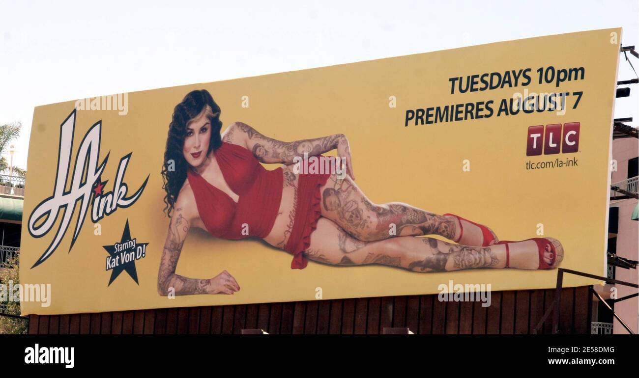 L'ex star Miami Ink, Kat von D, ha il suo nuovo reality show LA Ink. Kat è qui raffigurato su uno dei cartelloni per la nuova mostra che inizierà ad aria stateside in agosto. Los Angeles, California 7/20/07. [[rac]] Foto Stock