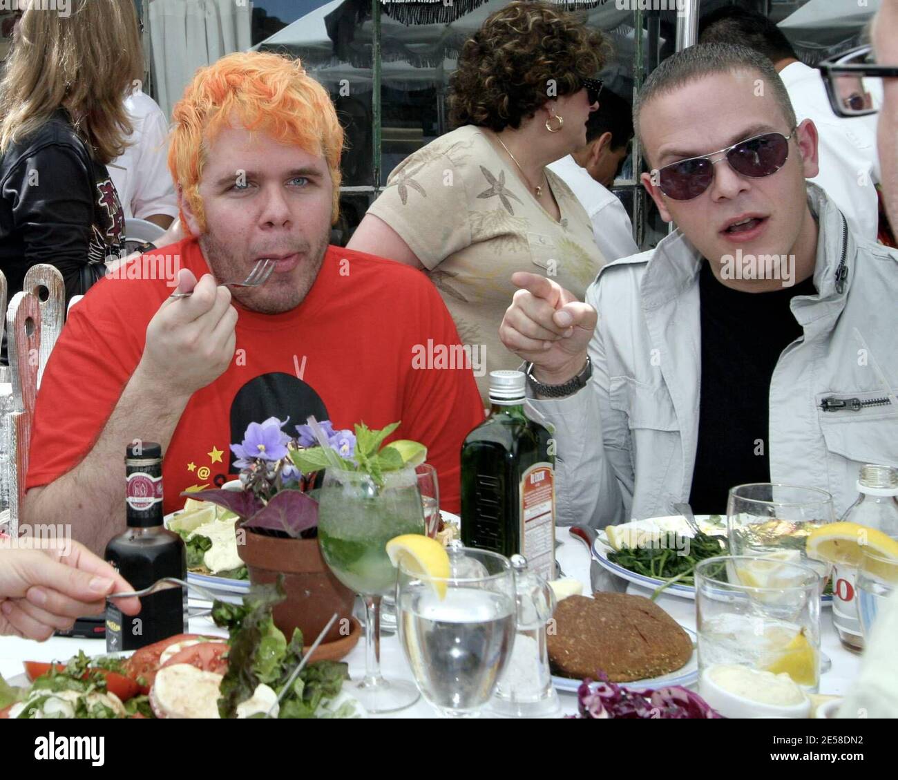 Gossip gangsta Perez Hilton pranzi all'Ivy a Los Angeles, California 7/20/07. [[rac]] Foto Stock