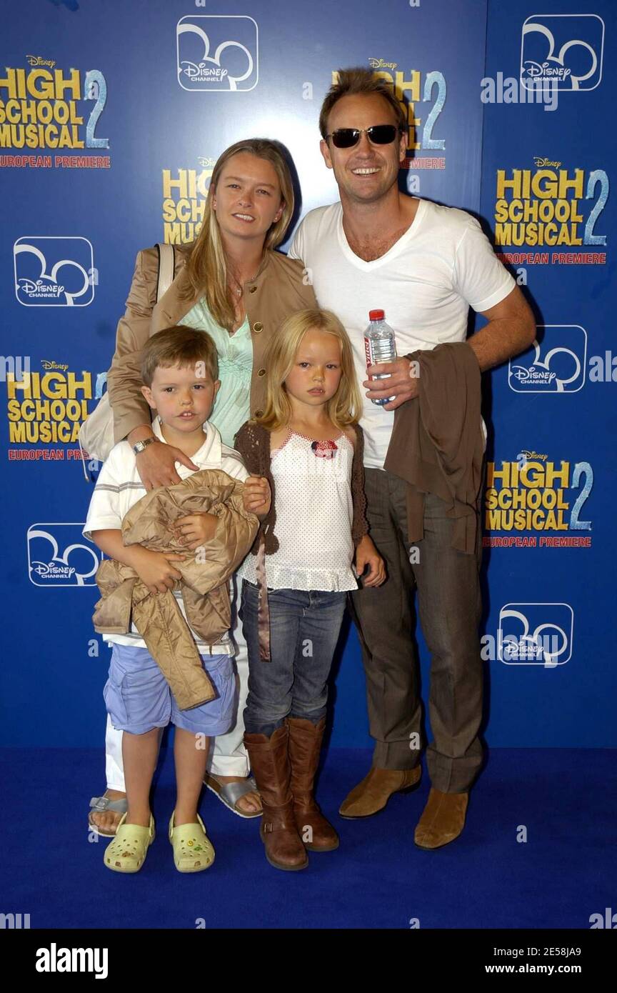 Jason Donovan e la famiglia alla High School Musical 2 European Premiere presso la O2 Arena. Londra, Regno Unito. 9/2/07. [[mappa]] Foto Stock