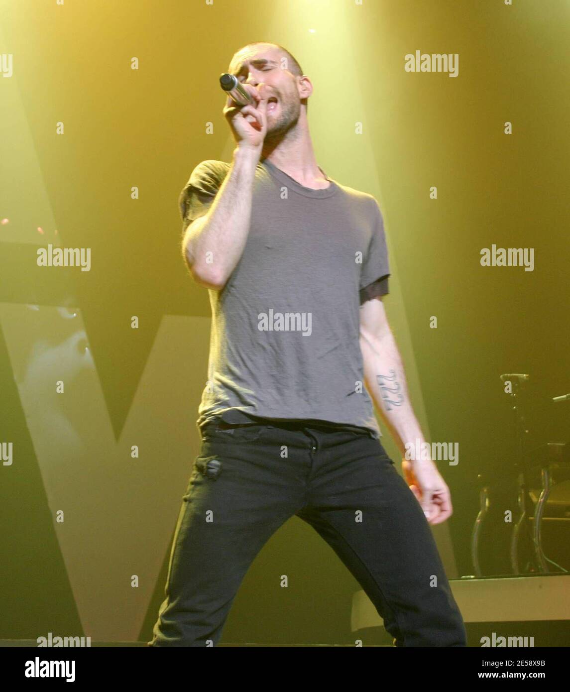 Adam Levine of Maroon Five si esibisce presso il teatro dei concerti Pearl situato nel Palms Casino Resort. Las Vegas, Nevada. 11/11/07. [[sav]] Foto Stock