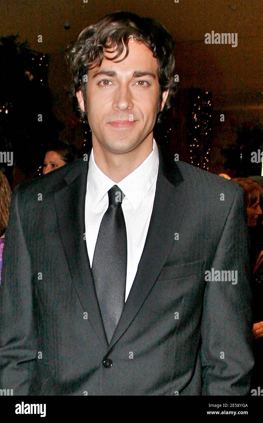 La star del 'Chuck' Zachary Levi arriva alla Nona cena annuale dei premi televisivi per famiglie a Beverly Hills, California. 11/28/07. [[laj]] Foto Stock
