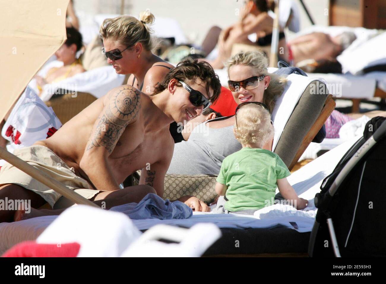 La stella italiana di calcio Zlatan Ibrahimovic gode, per un terzo giorno, di una pausa natalizia al sole con la famiglia e gli amici a Miami Beach, Florida. 12/28/07. [[mab]] Foto Stock