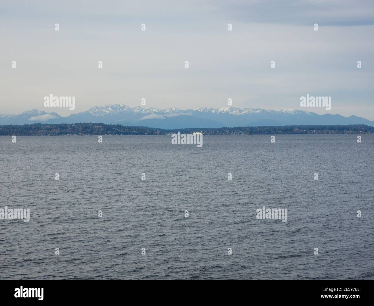 L'Alki Beach Park è un parco di 135.9 acri (55.0 ettari) situato nel quartiere West Seattle di Seattle, Washington, che consiste della spiaggia di Elliott Bay Foto Stock