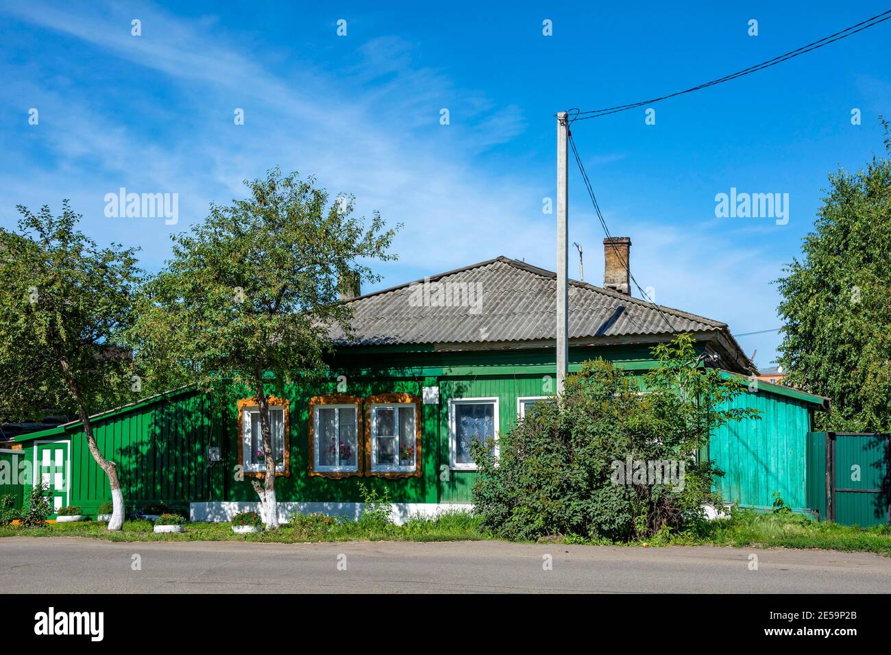 Mariinsky, una vecchia casa in legno nel centro storico della città.Kemerovo regione-Kuzbass Foto Stock