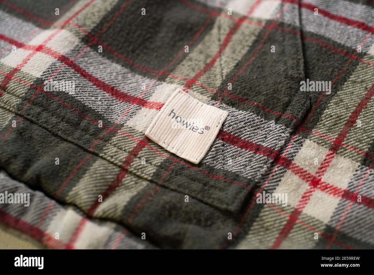 Primo piano del logo Howies su un cappotto Foto Stock