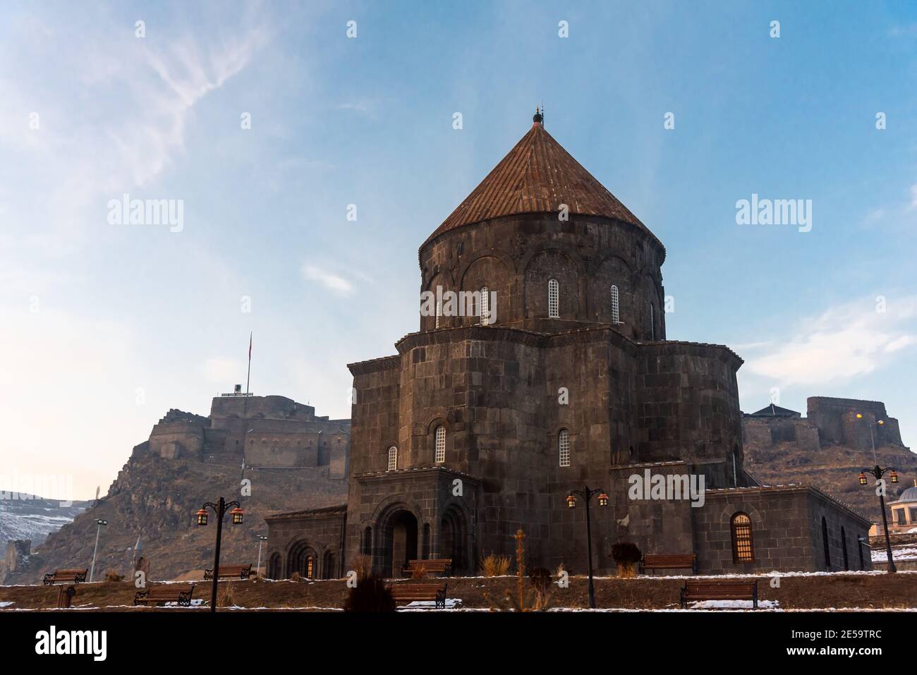 La Moschea di Kumbet e il Castello di Kars a Kars Foto Stock